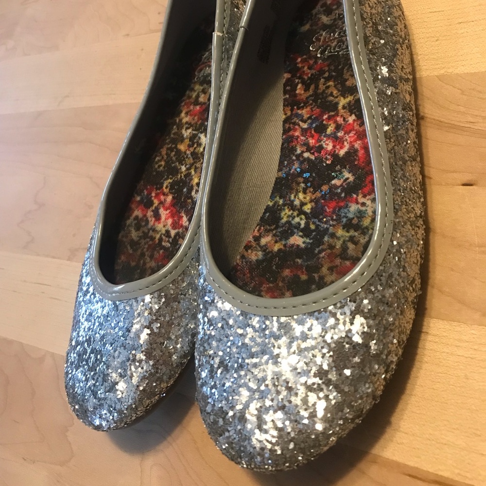 3/$15 🌸 Girls Silver Sequin Flats